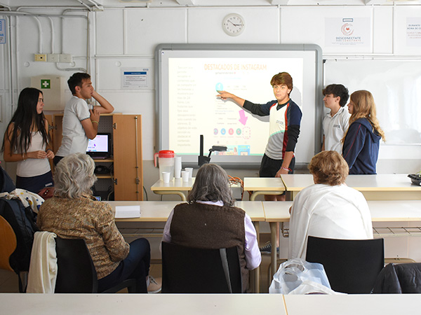 Capacitación sobre uso del celular