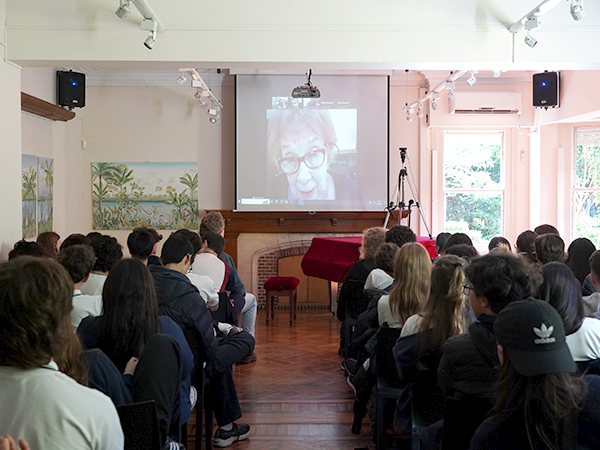 Encuentro de 5° año con una superviviente del Holocausto