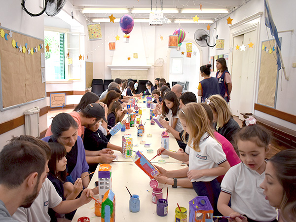 Armado de farolitos en el Nivel Inicial