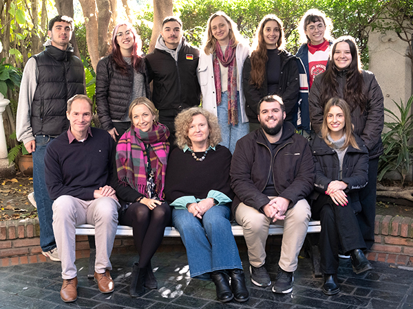 Visita de estudiantes de la carrera docente