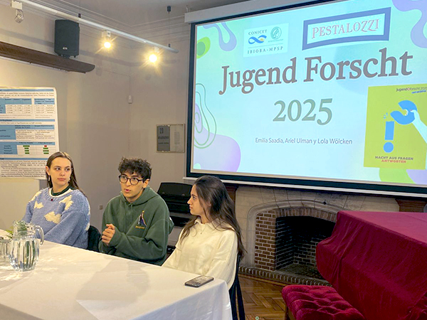 Charla sobre ciencia e investigación