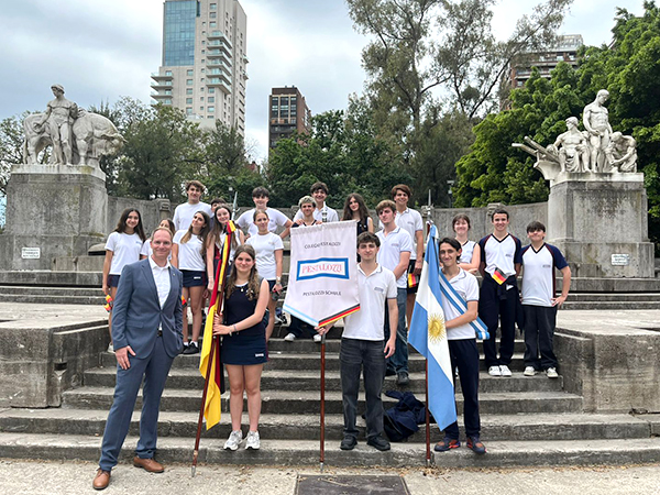 Acto en Plaza Alemania