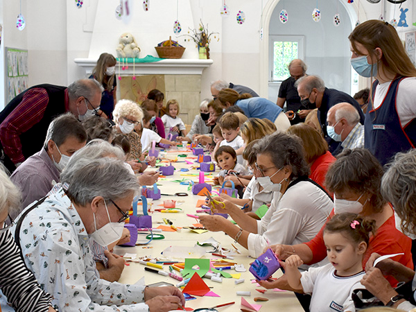 Armado de canastas de Pascua