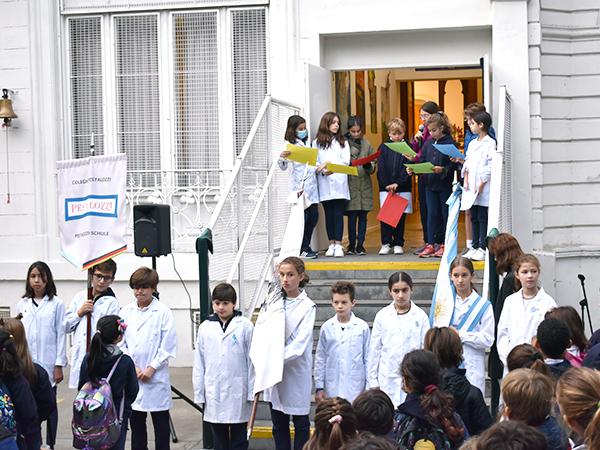 Acto por el 25 de mayo en el Nivel Primario