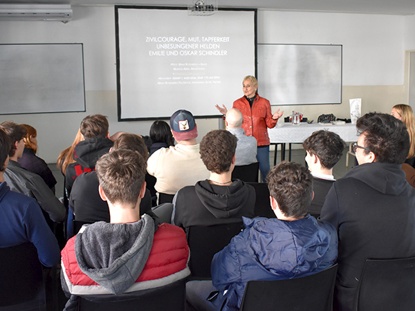 Quinto año conversó con la autora Erika Rosenberg-Band