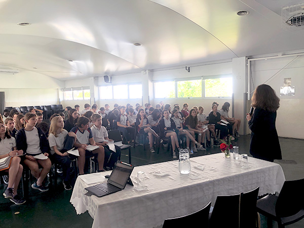 Primer año entrevistó a Paula Bombara